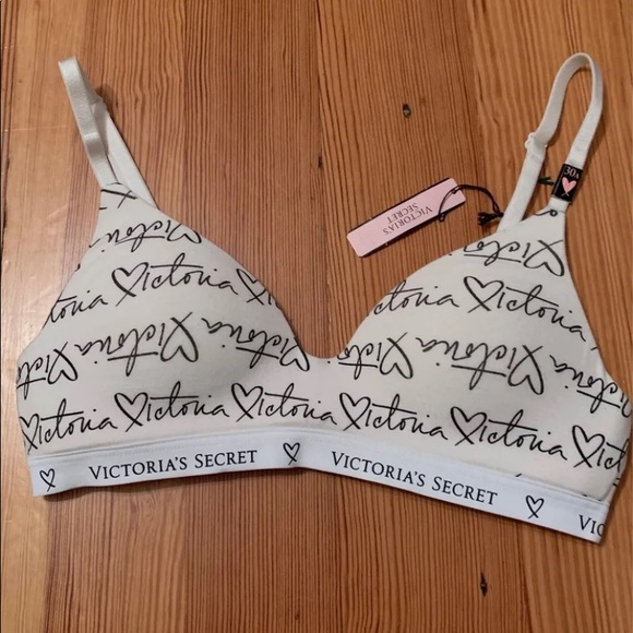 NEW WITH TAGS Victoria Secret T-Shirt Bra - Picture 1 of 7
